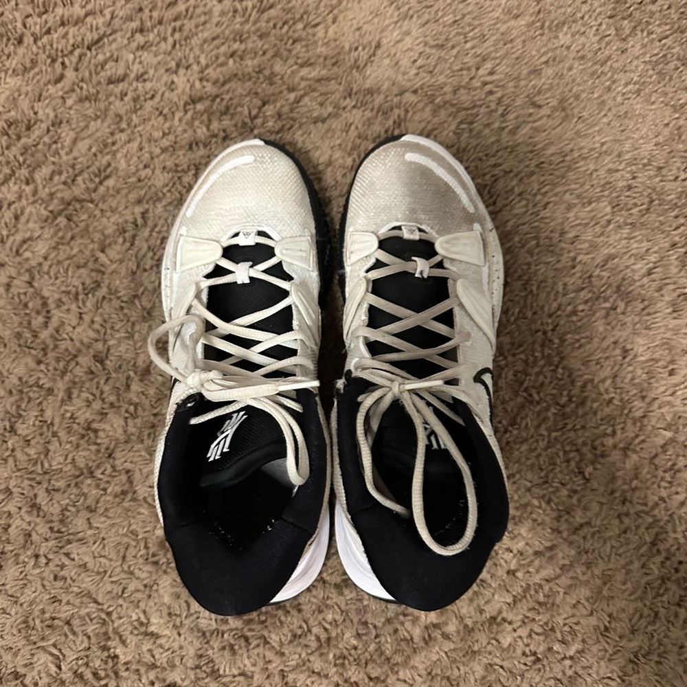 kyrie irving basketball shoes